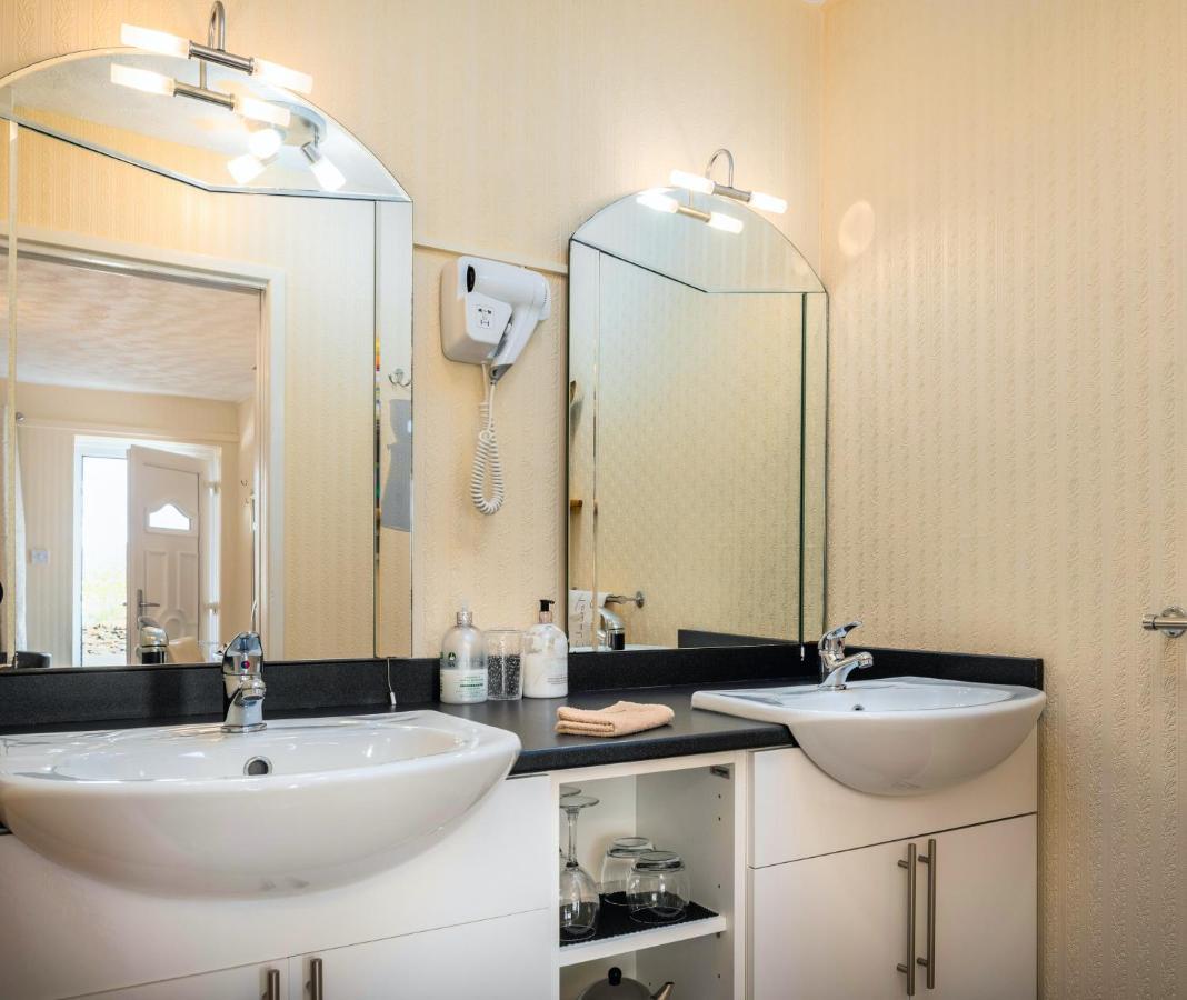 Estuary Lodge Motel B&B Talsarnau ภายนอก รูปภาพ